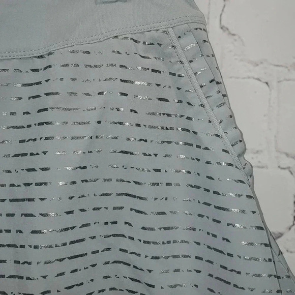 Under Armour Gray/Silver Tennis Skirt Size Small - Picture 3 of 11